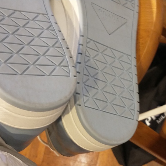 PRADA! - Picture 8 of 10